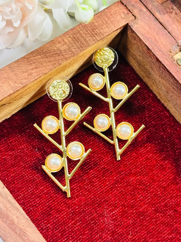Dhivara_Anti_Tarnish_Yuvika_Brass_Earring