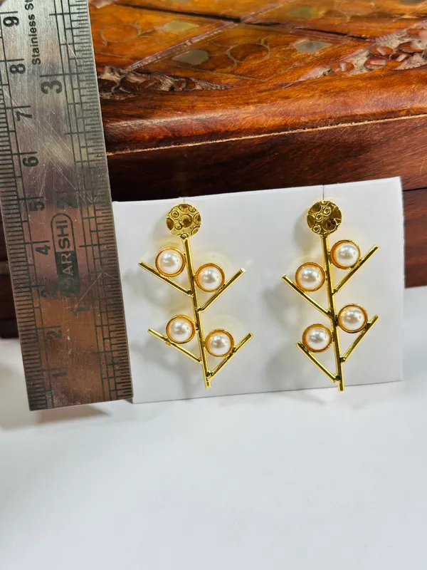 Dhivara_Anti_Tarnish_Yuvika_Brass_Earring