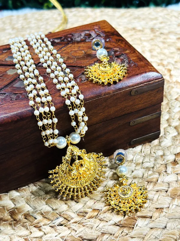 Beautiful_Designed_Temple_Gold_Plated_Jewellery_Set