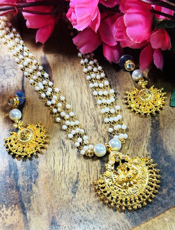 Beautiful_Designed_Temple_Gold_Plated_Jewellery_Set
