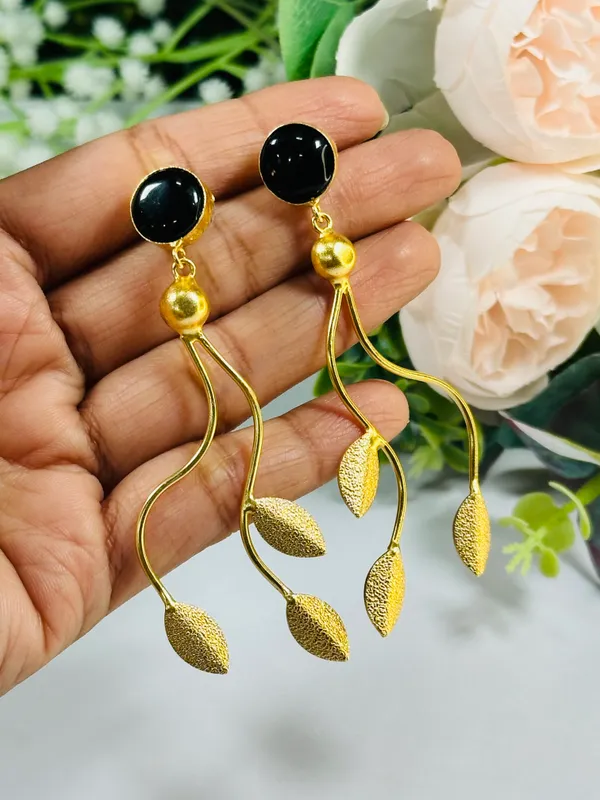 Dhivara_Black_Manavi_Anti_Tarnish_Earring