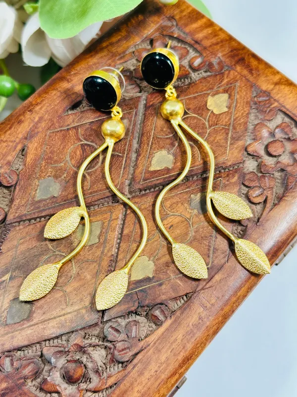 Dhivara_Black_Manavi_Anti_Tarnish_Earring