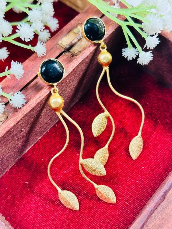 Dhivara_Black_Manavi_Anti_Tarnish_Earring