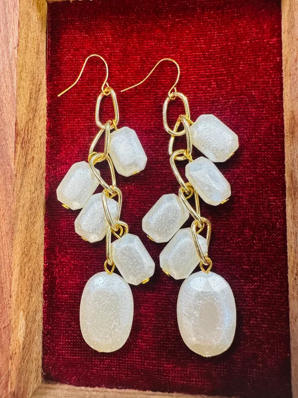 Dhivara_Ivory_Tassel_Earrings