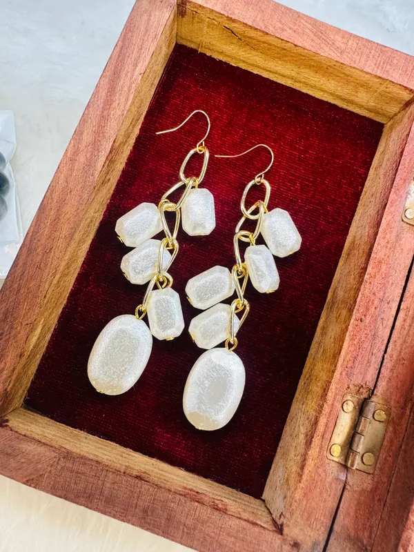 Dhivara_Ivory_Tassel_Earrings