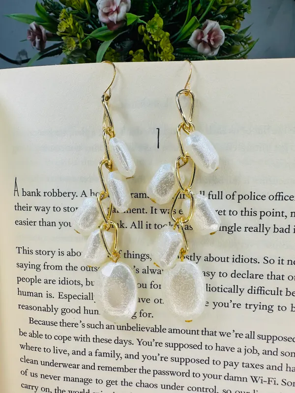 Dhivara_Ivory_Tassel_Earrings