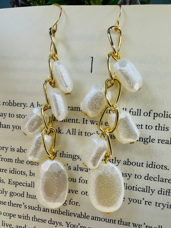 Dhivara_Ivory_Tassel_Earrings