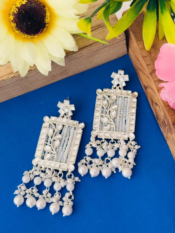 Dhivara_Jelly_White_Earring