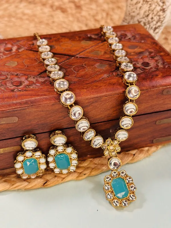 Kundan_And_Alloy_Jewellery_Set_For_Women