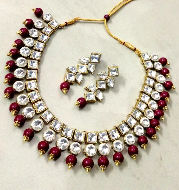 Maroon_Kundan_And_Alloy_Jewellery_Set