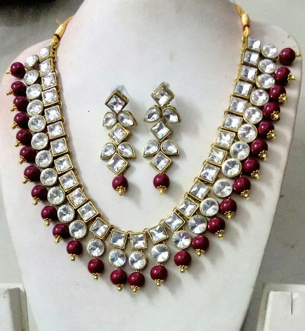 Maroon_Kundan_And_Alloy_Jewellery_Set
