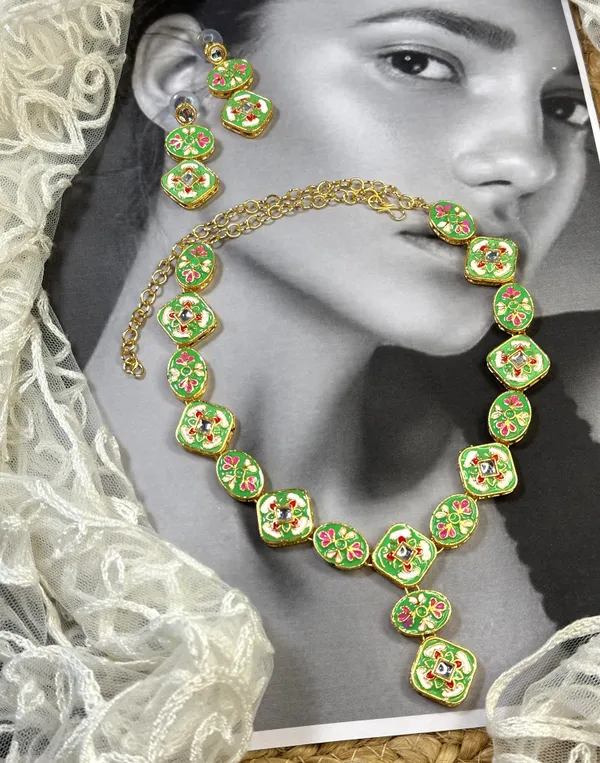 Shimmering_Glittering_Green_Meenakari_Jewellery_Sets_For_Women