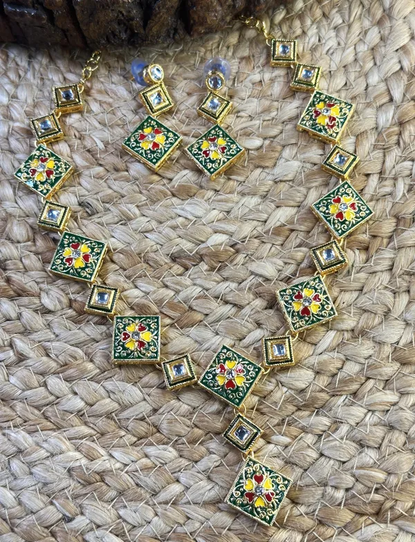 Shimmering_Glittering_Green_Meenakari_Jewellery_Sets_For_Women