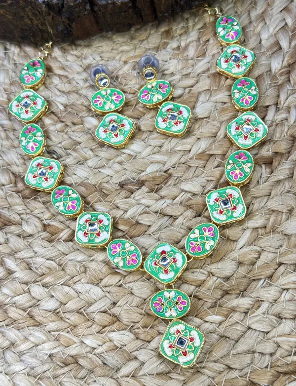 Shimmering_Glittering_Green_Meenakari_Jewellery_Sets_For_Women