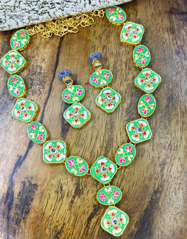 Shimmering_Glittering_Green_Meenakari_Jewellery_Sets_For_Women