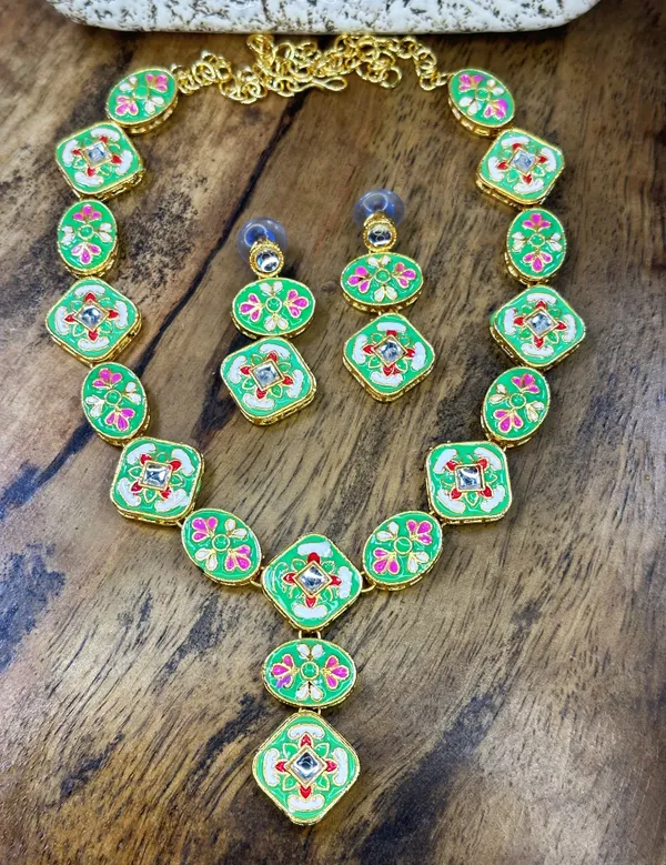 Shimmering_Glittering_Green_Meenakari_Jewellery_Sets_For_Women