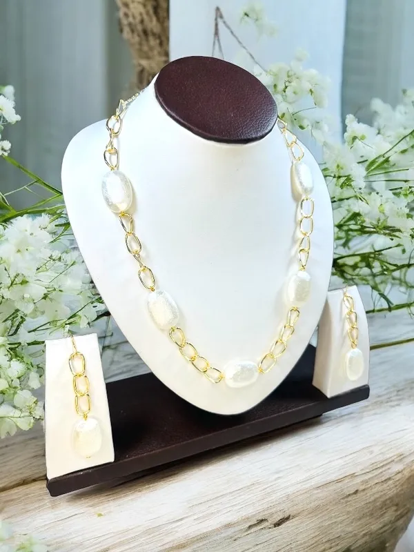 Dhivara_Shimmering_Glittering_Necklace_Sets_For_Women