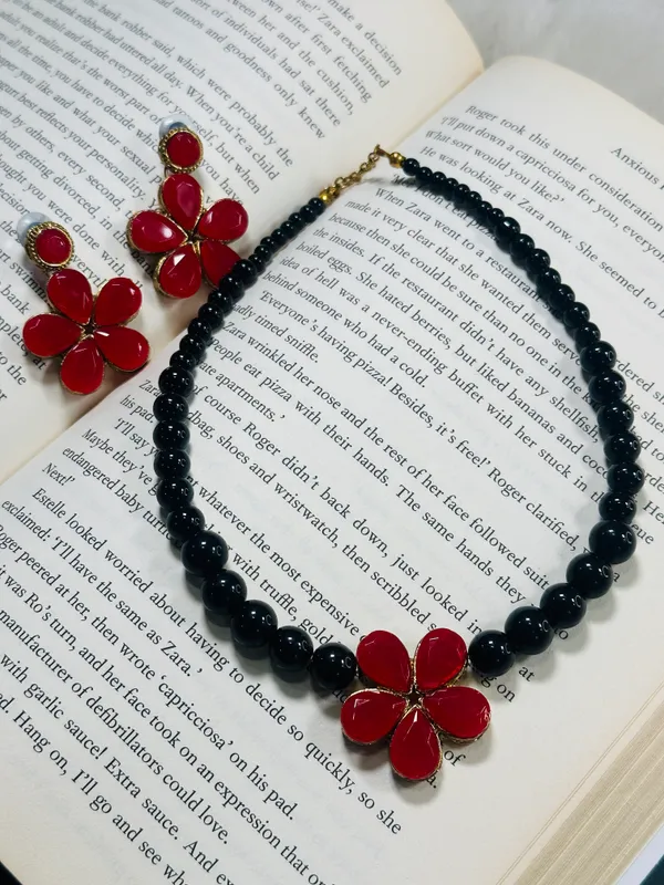 Dhivara_Stunning_Elegant_Red_And_Black_Necklace_With_Earring