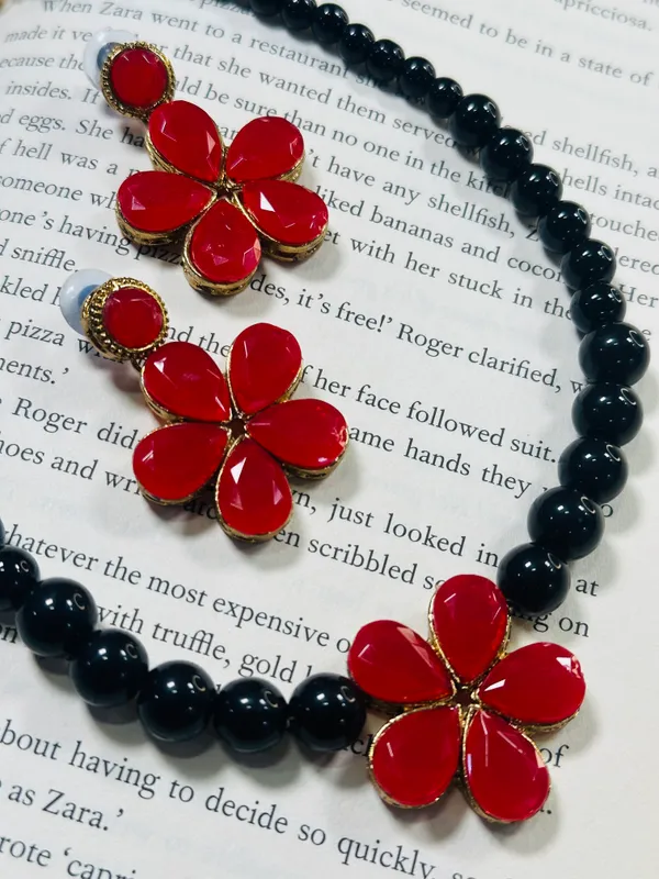 Dhivara_Stunning_Elegant_Red_And_Black_Necklace_With_Earring