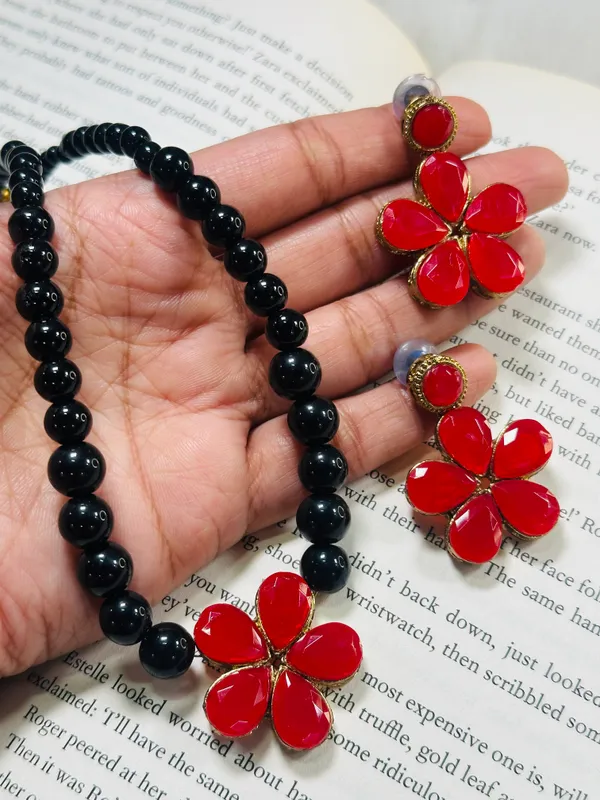 Dhivara_Stunning_Elegant_Red_And_Black_Necklace_With_Earring