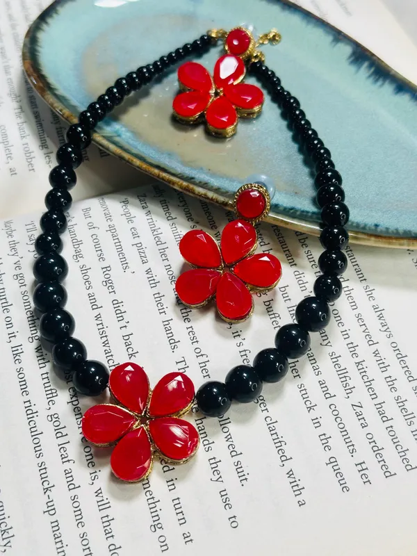 Dhivara_Stunning_Elegant_Red_And_Black_Necklace_With_Earring