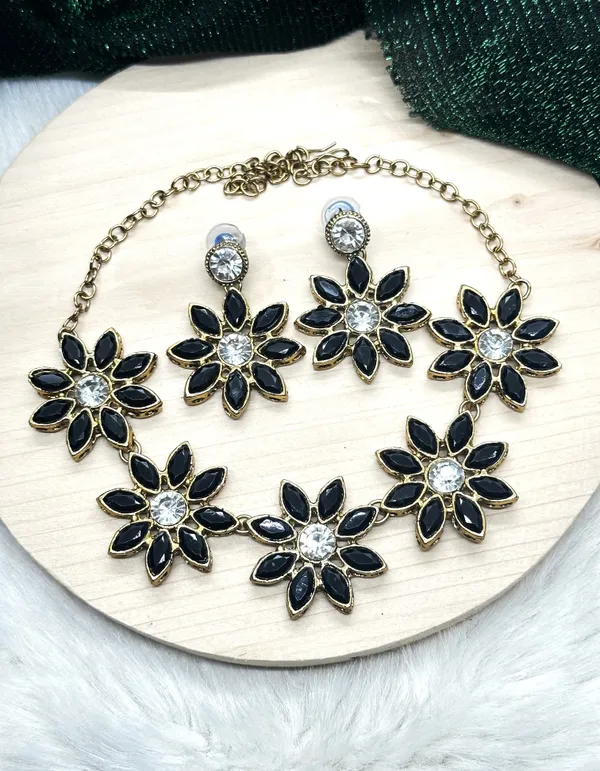 Dhivara_Stylish_Copper_Plated_Twinkling_Leaves_Necklace