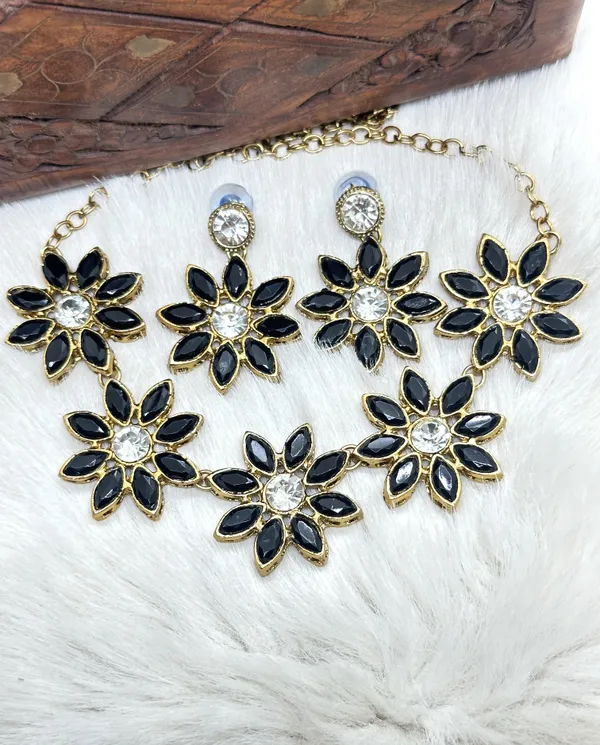 Dhivara_Stylish_Copper_Plated_Twinkling_Leaves_Necklace
