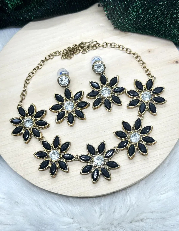 Dhivara_Stylish_Copper_Plated_Twinkling_Leaves_Necklace