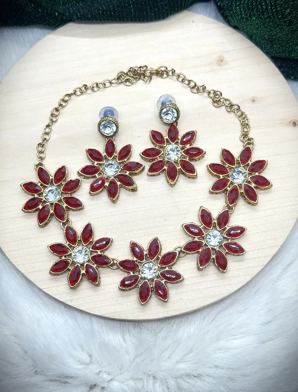 Dhivara_Stylish_Copper_Plated_Twinkling_Maroon_Leaves_Necklace