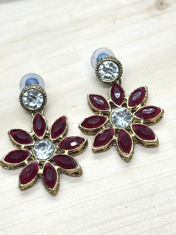 Dhivara_Stylish_Copper_Plated_Twinkling_Maroon_Leaves_Necklace