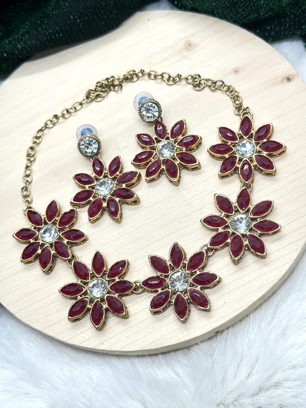 Dhivara_Stylish_Copper_Plated_Twinkling_Maroon_Leaves_Necklace