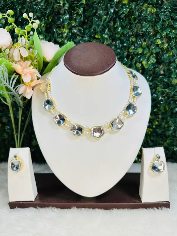 Dhivara_Stylish_Gold_Plated_Twinkling_Leaves_Necklace
