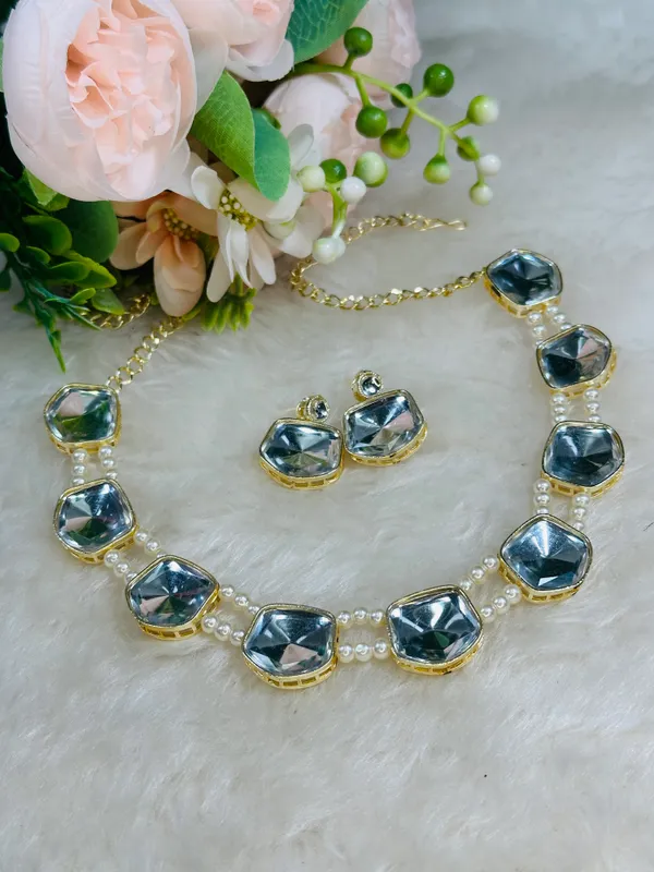 Dhivara_Stylish_Gold_Plated_Twinkling_Leaves_Necklace