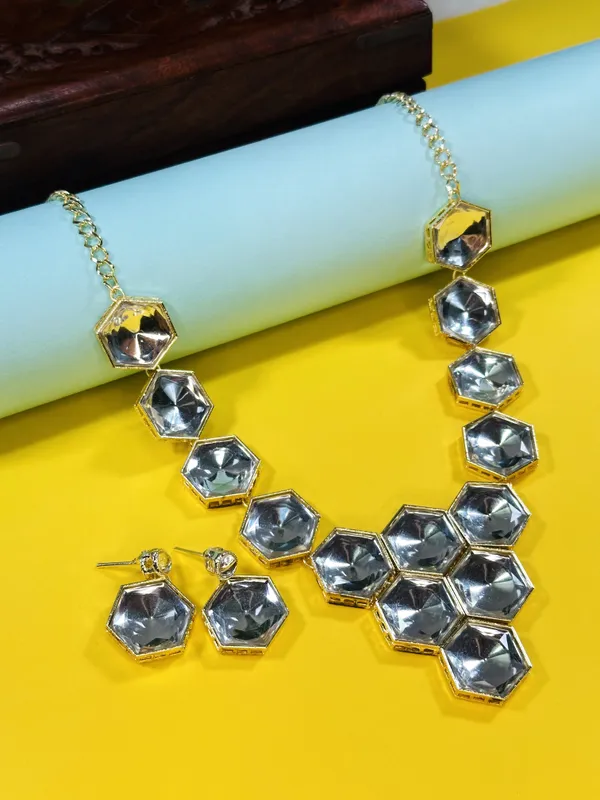 Stylish_Gold_Plated_Twinkling_Uncut_Kundan_Necklace_Set