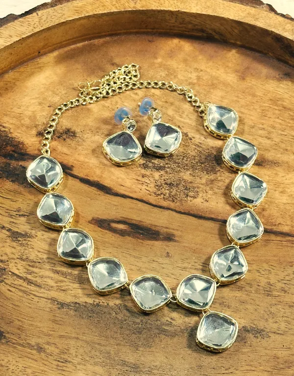 Stylish_Gold_Plated_Twinkling_Uncut_Kundan_Necklace_Set