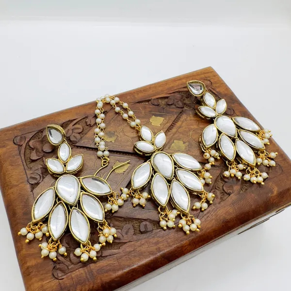 Stylish_Kundan_And_Alloy_Women���S_Earring_And_Mangtikka_Set