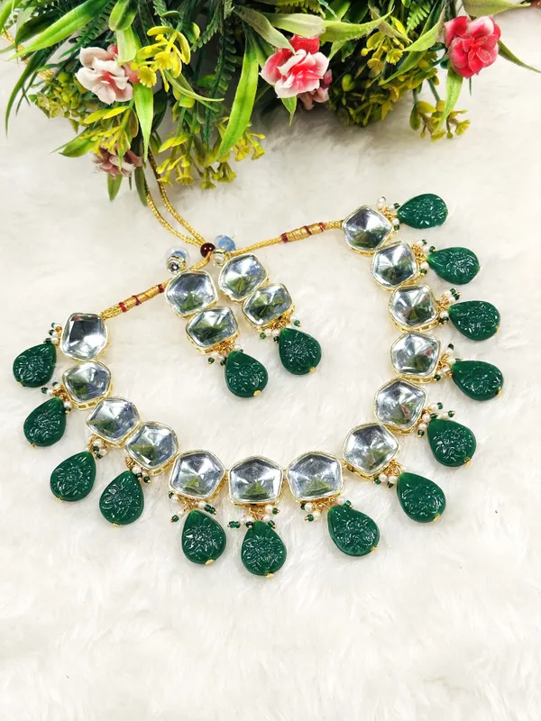 Dhivara_Traditional_Gold_Plated_Uncut_Kundan_Green_Chokar_Necklace_Set_For_Women
