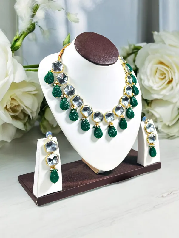 Dhivara_Traditional_Gold_Plated_Uncut_Kundan_Green_Chokar_Necklace_Set_For_Women