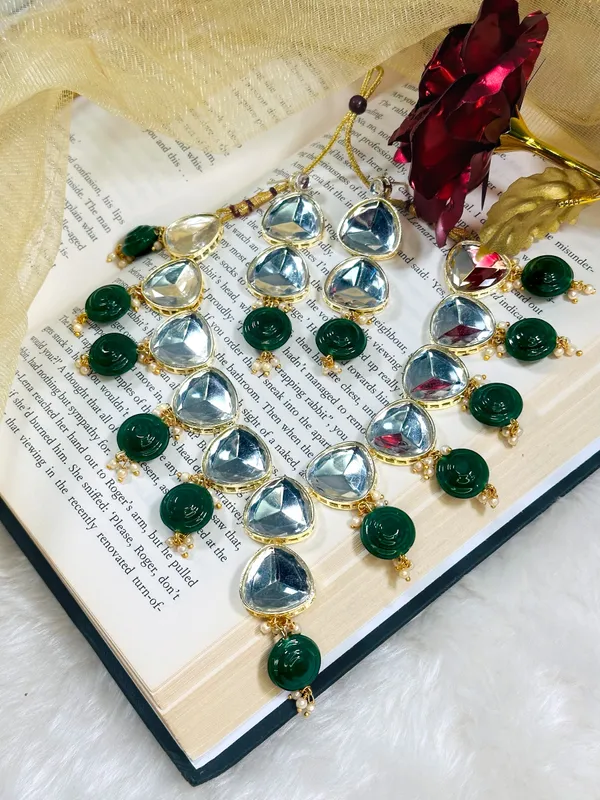 Dhivara_Traditional_Gold_Plated_Uncut_Kundan_Green_Chokar_Necklace_Set_For_Women