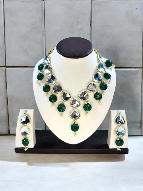 Dhivara_Traditional_Gold_Plated_Uncut_Kundan_Green_Chokar_Necklace_Set_For_Women
