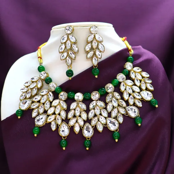Traditional_Green_Pearl_And_Kundan_Chokar_Set