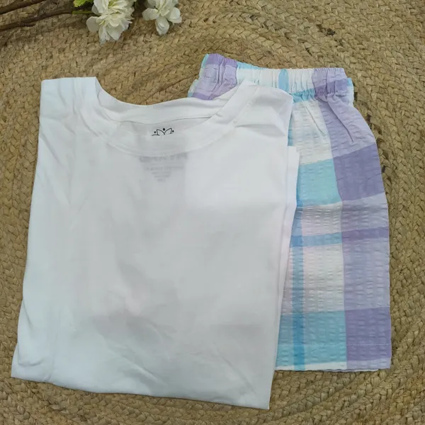 White_Cotton_Half_Sleeve_Round_T_Shirt_With_Shorts_For_Women