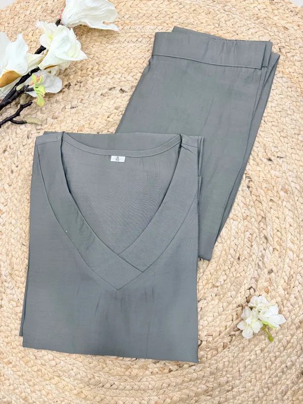 Grey_Pure_Muslin_Straight_Cut_Kurta_Set