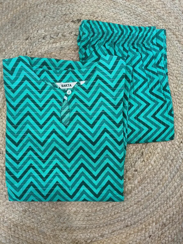 Green_Pure_Cotton_3/4_Sleeves_Round_Drop_Kurta_With_Bottom_For_Women