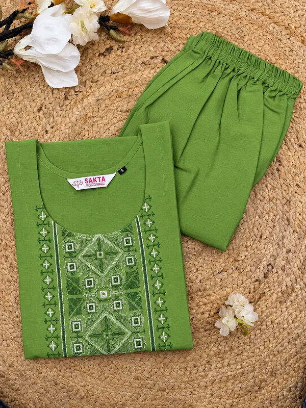 Classic_Green_Cotton_Silk_Straight_Cut_Kurta_Set