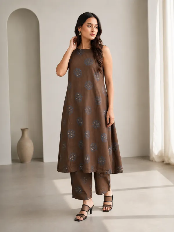 Dark_Brown_Muslin_Half_Sleeve_High_Round_A-Line_Kurta_With_Bottom_For_Women