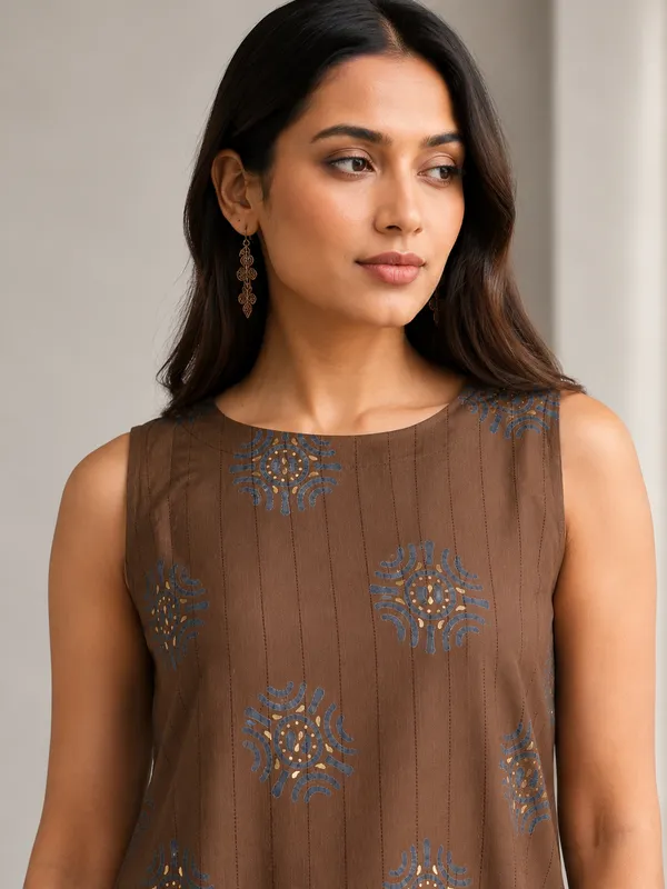 Dark_Brown_Muslin_Half_Sleeve_High_Round_A-Line_Kurta_With_Bottom_For_Women