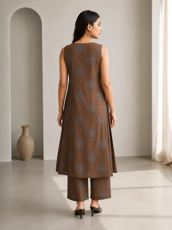 Dark_Brown_Muslin_Half_Sleeve_High_Round_A-Line_Kurta_With_Bottom_For_Women