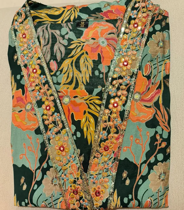 Floral_Print_V_Neck_Three_Fourth_Sleeve_Straight_Kurta_For_Women