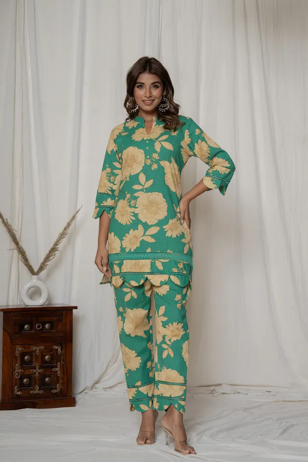 Green_Pure_Cotton_Floral_Print_V_Neck_Kurta_With_Bottom_For_Women